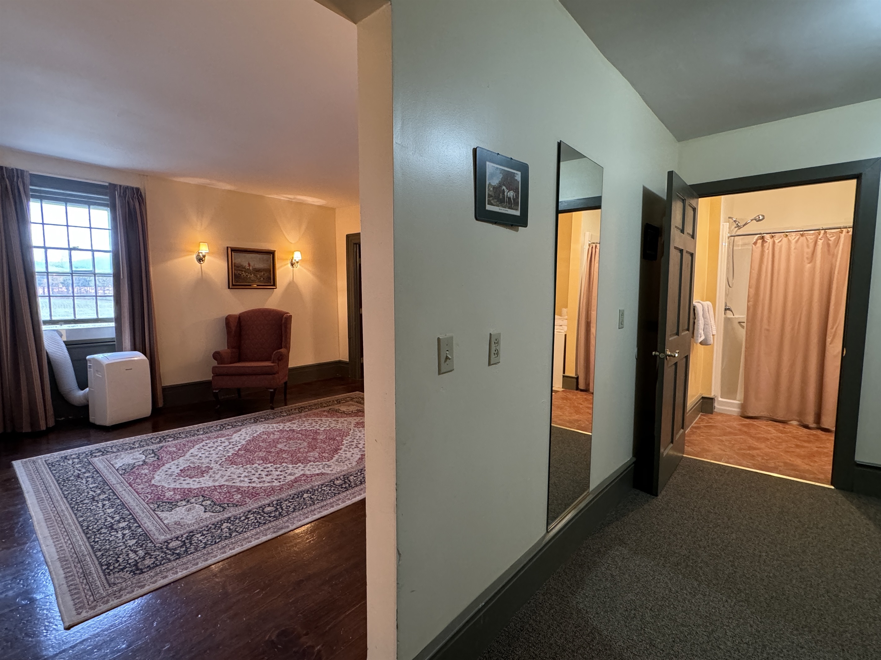 Guest room #4 private ensuite bathroom