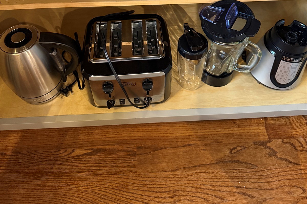 Designed for ease and flavor — from freshly blended smoothies to perfectly toasted bites and tea poured just right, every culinary detail at The Rickhouse Retreat is thoughtfully prepared for your stay.