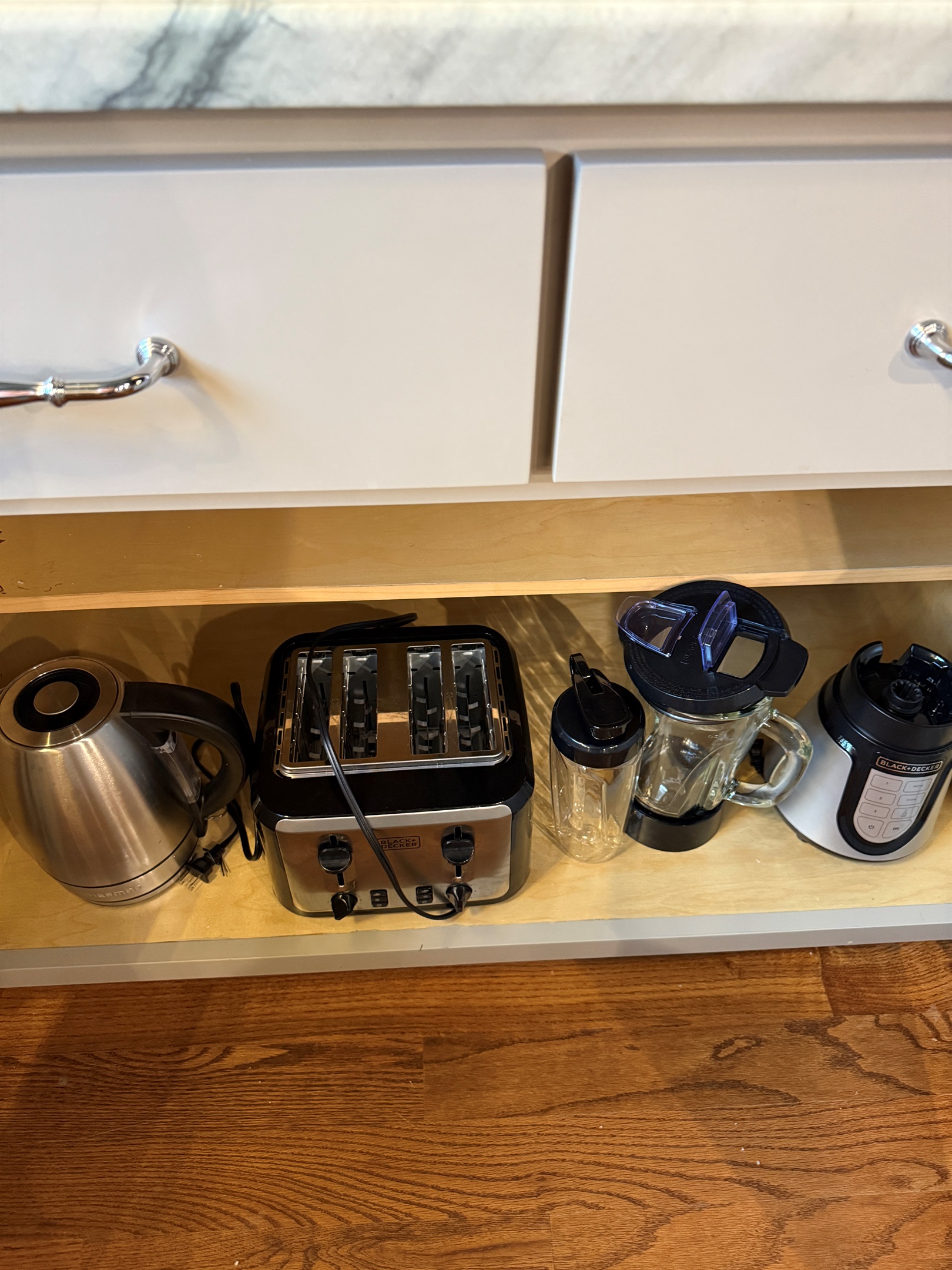 Designed for ease and flavor — from freshly blended smoothies to perfectly toasted bites and tea poured just right, every culinary detail at The Rickhouse Retreat is thoughtfully prepared for your stay.