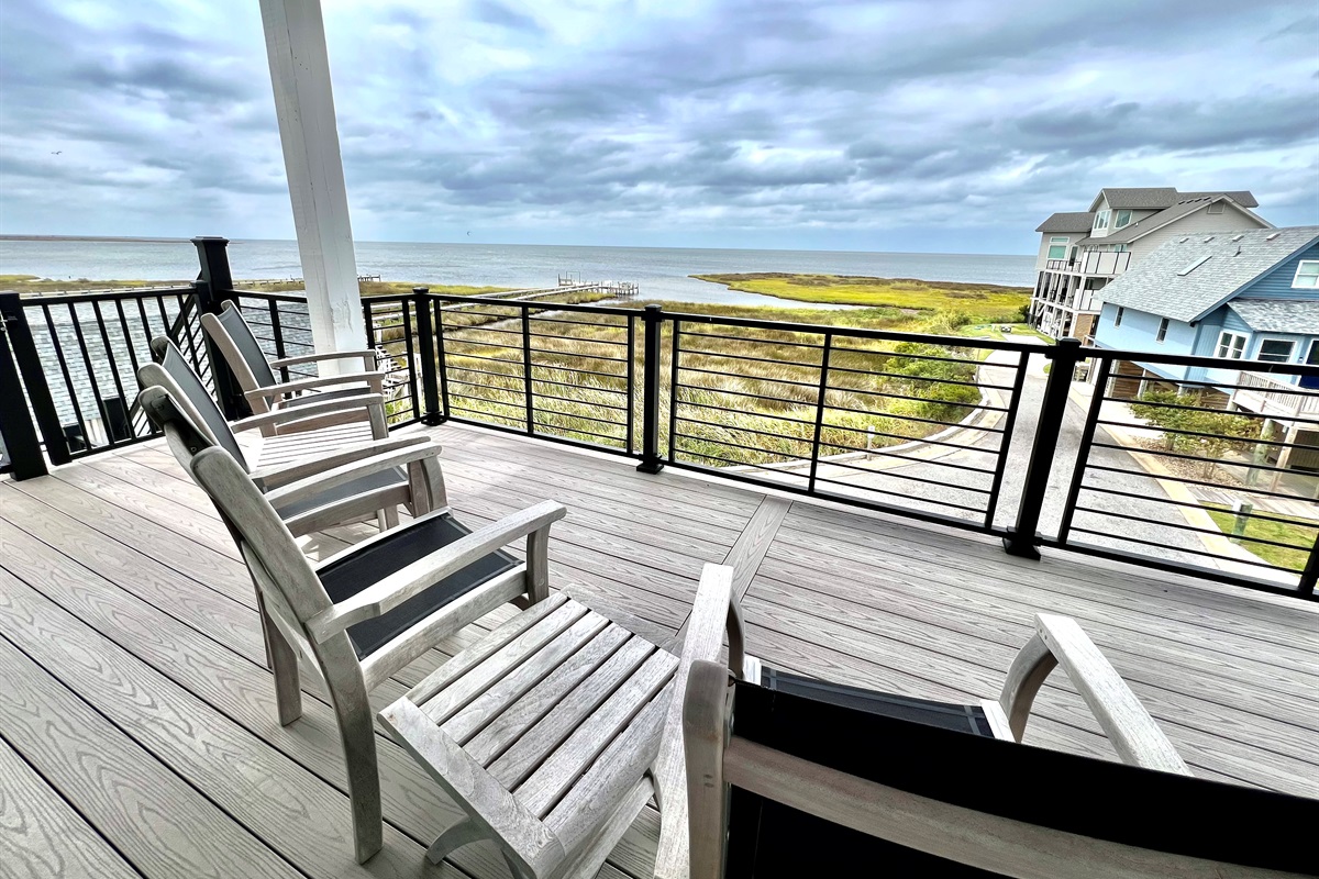 West view from top floor blcony just waiting for you to watch the sunsets!