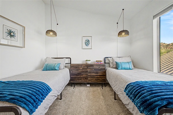 Twin XL Room: Enjoy bright views and stylish decor in this trendy upstairs twin bedroom! Children's books included