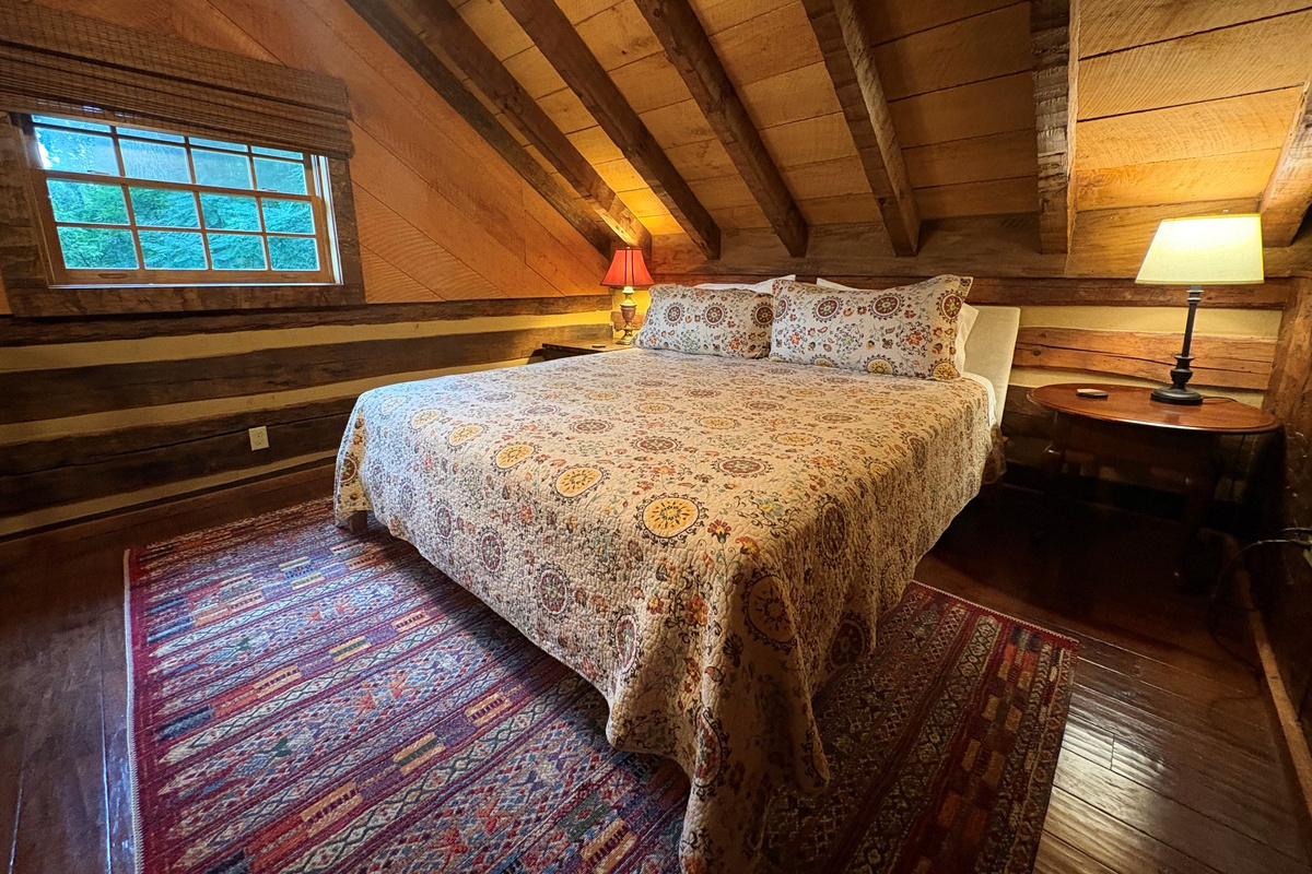 New King-sized bed for maximum comfort in the cabin loft