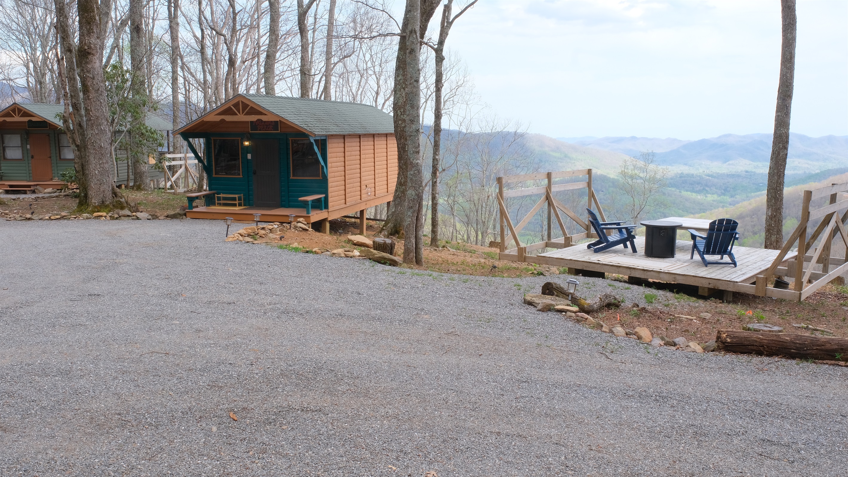 Falcon's Perch, parking right in front, enjoy viewing deck with propane firebowl.
