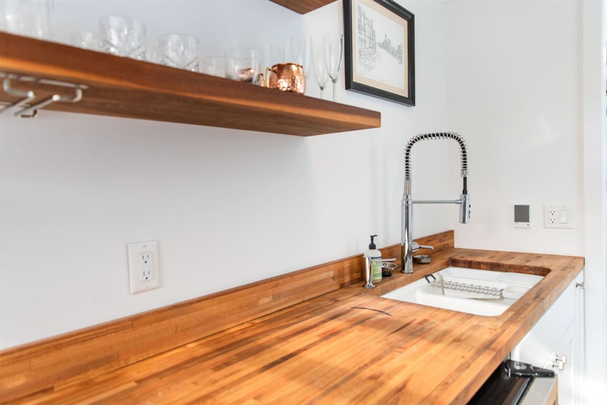 Spacious Kitchen Sink.