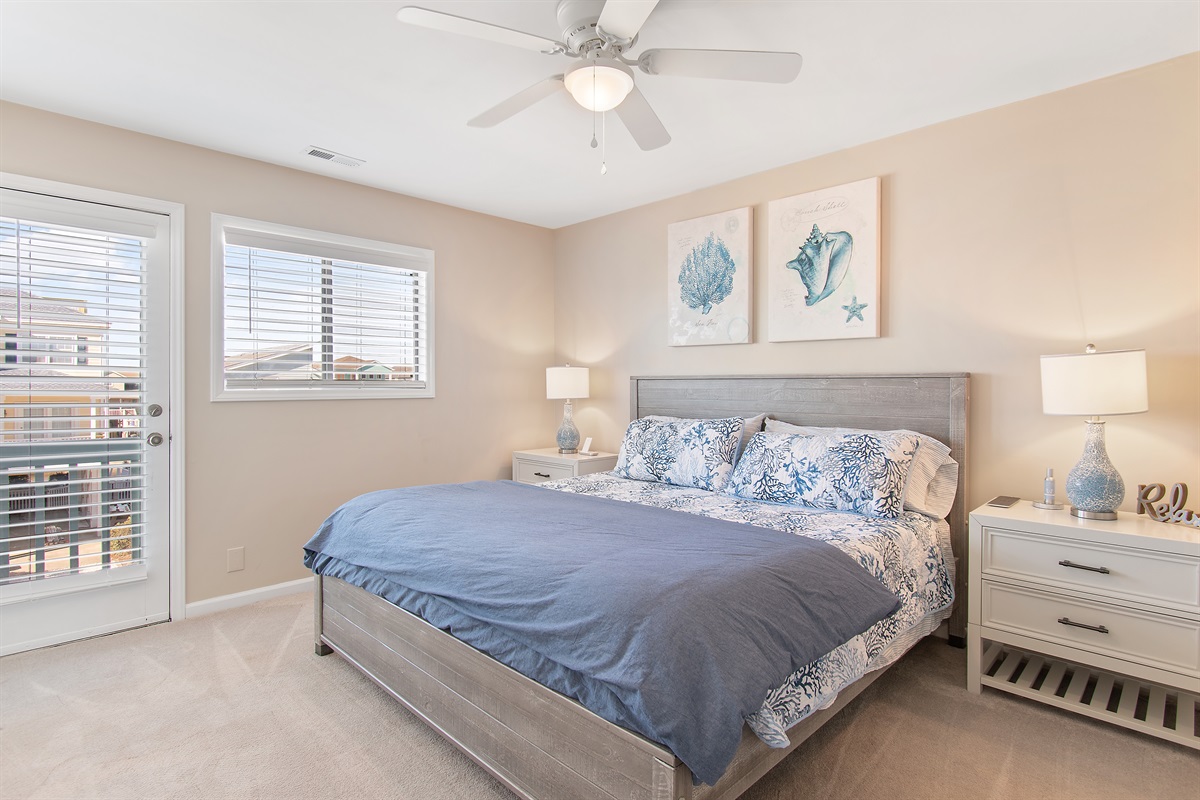 King Bed with balcony