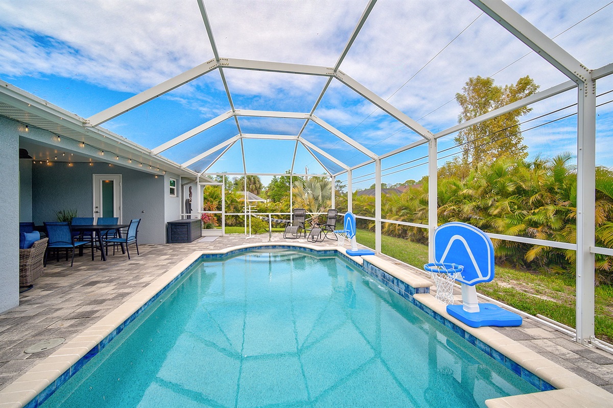 Pool basketball hoop