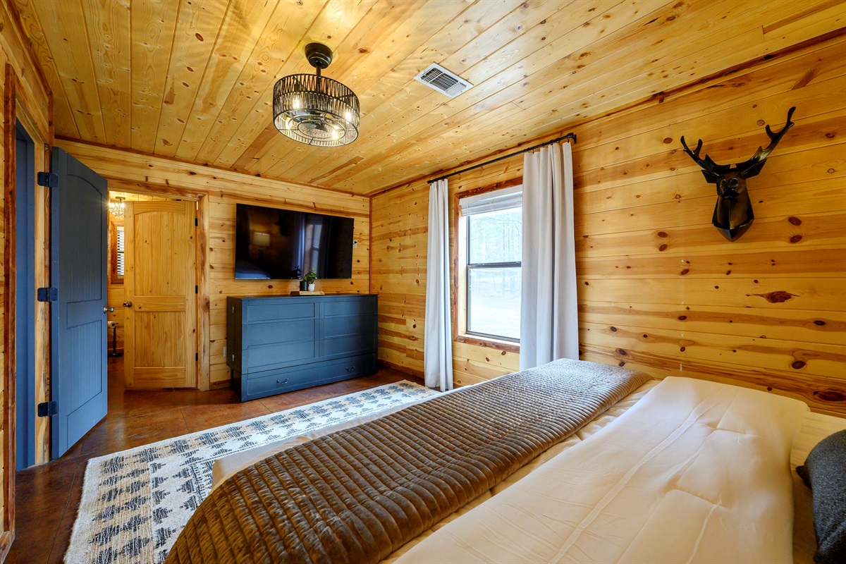 Thoughtfully arranged guest space with cozy bedding and room to unwind.