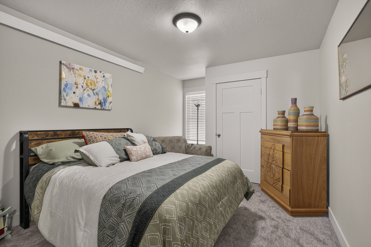 Third bedroom with queen bed.