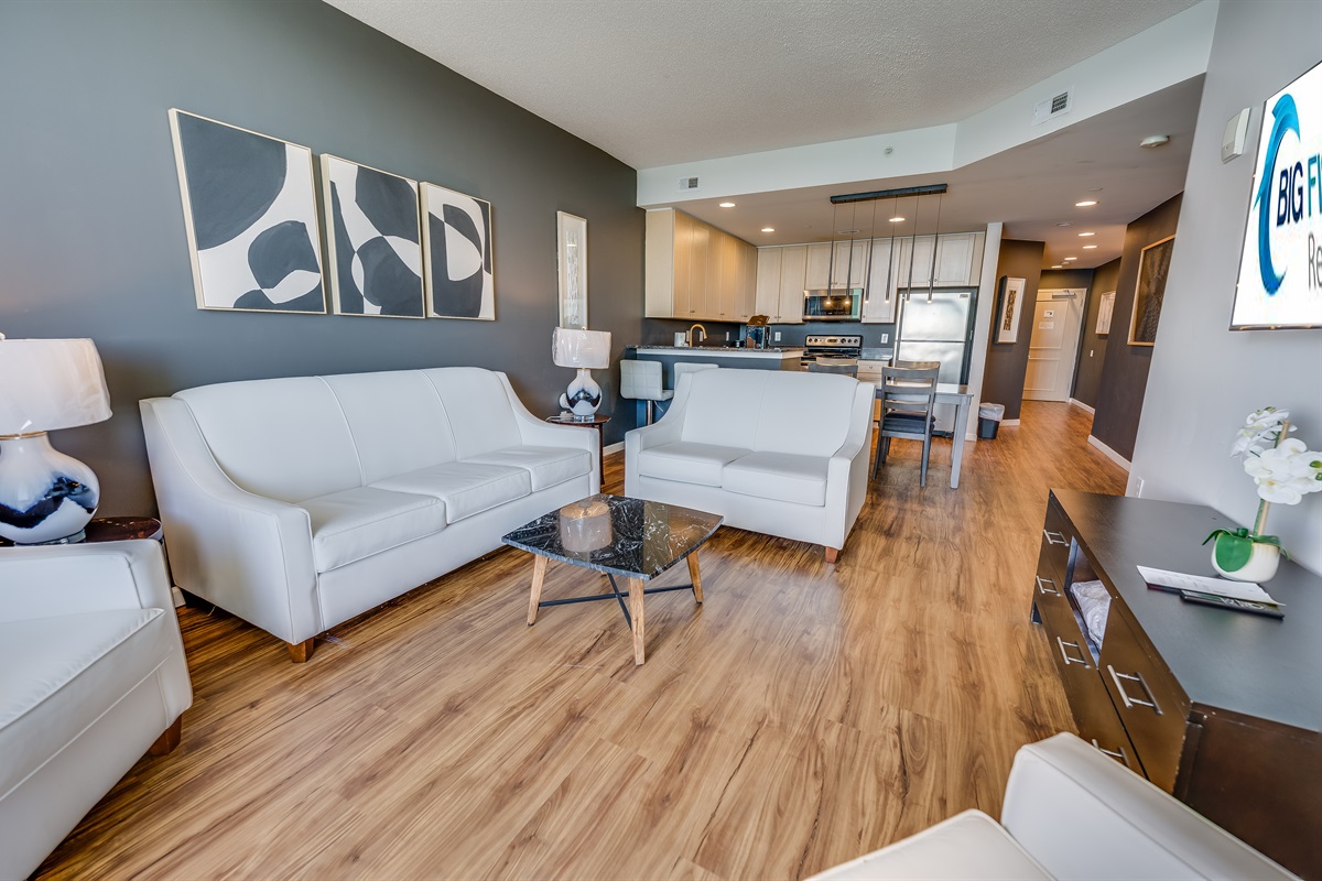 Living Room with Stunning Views🌊☀️