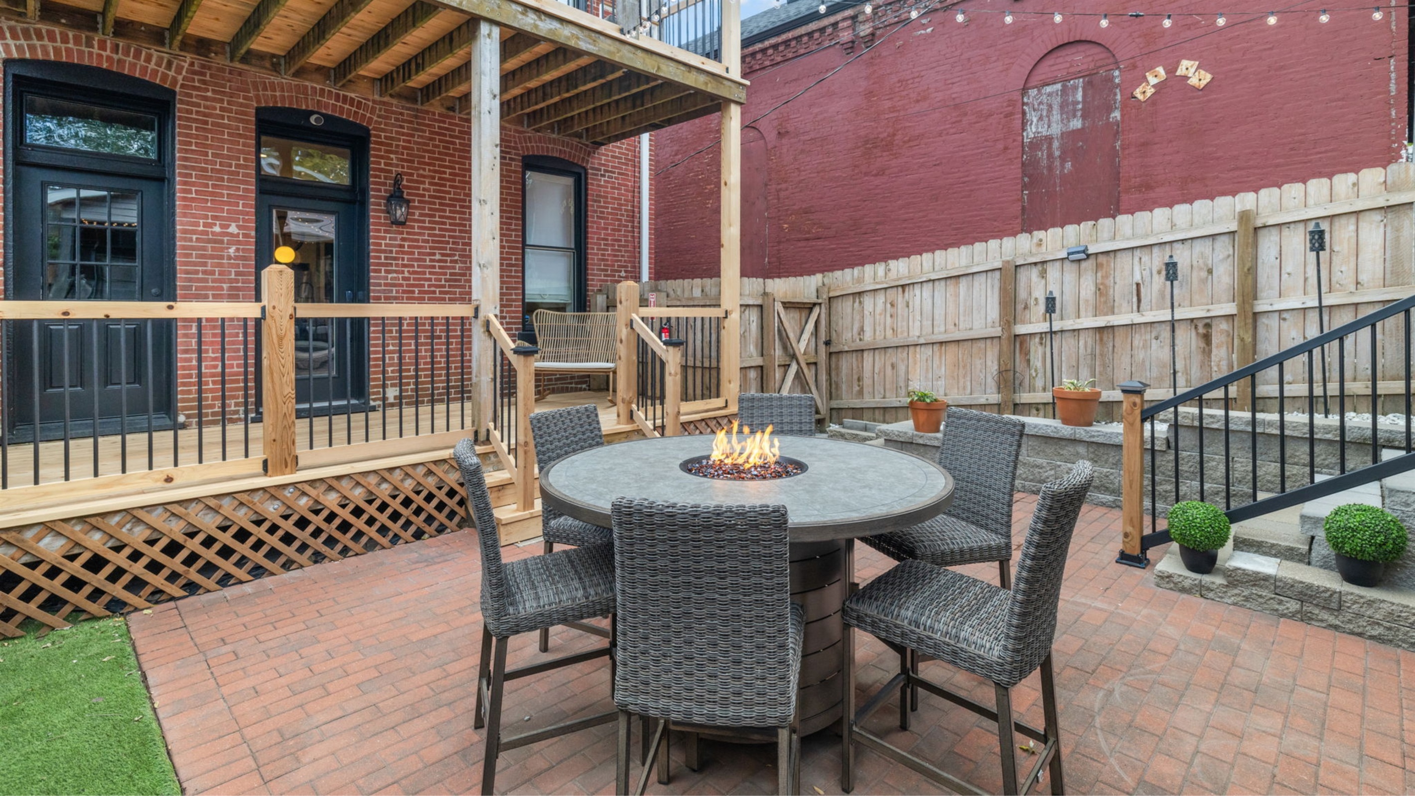 Not pictured here, but there is also a gas grill available for your use.