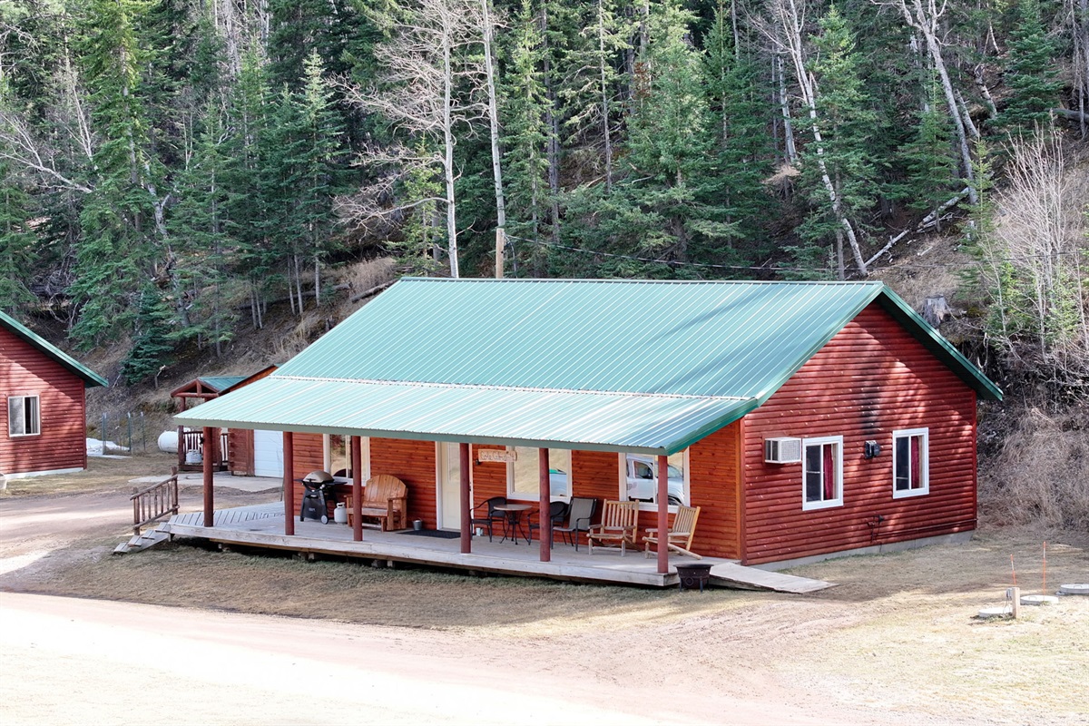 Cole Cabins, Cabin 4 exterior with ramp access