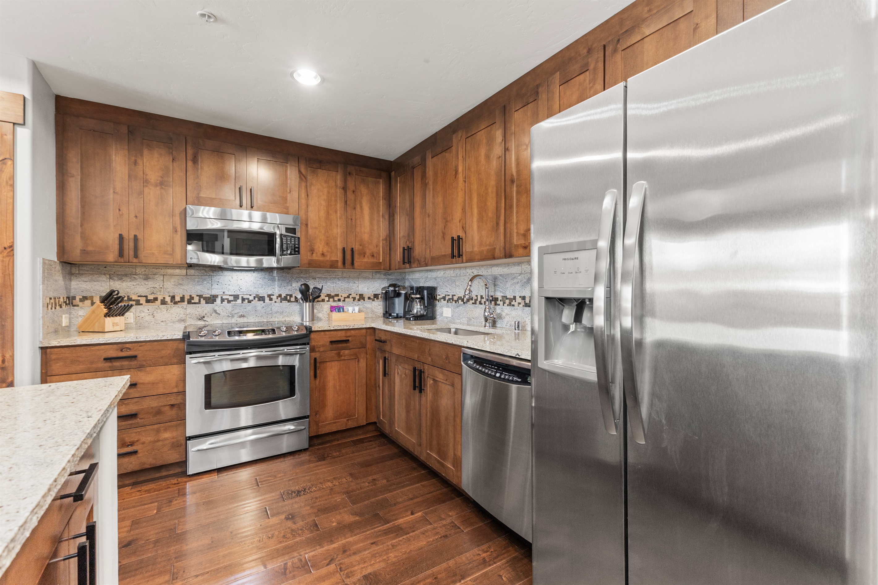 Kitchen | Stove | Microwave
