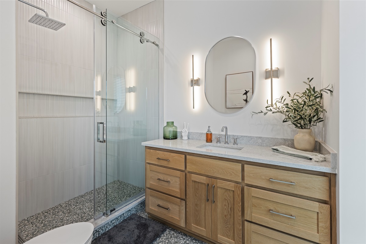 3rd Bathroom (3rd Floor)