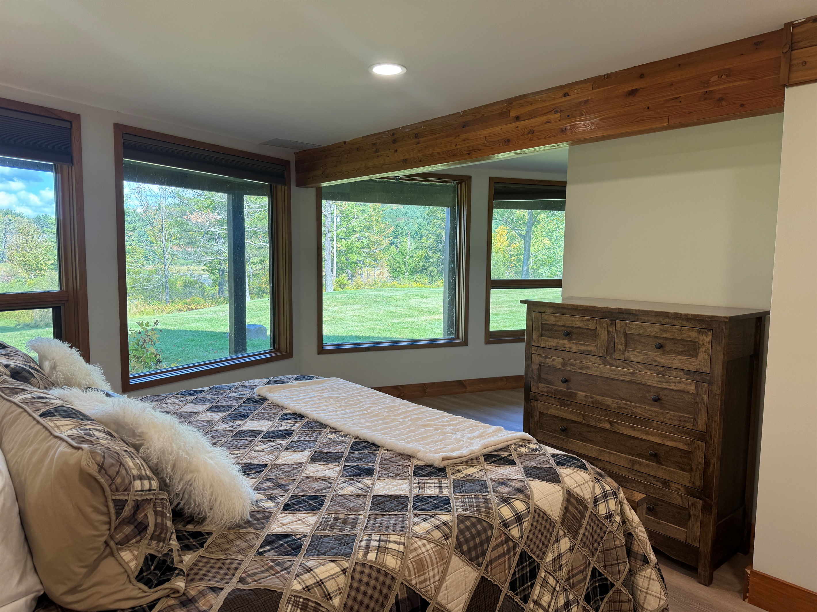 Lower level King even has an ensuite 1/2 bath