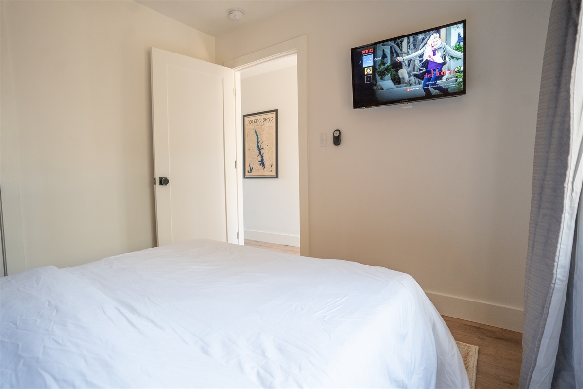 Comeback Downstairs Bedroom w/ Queen