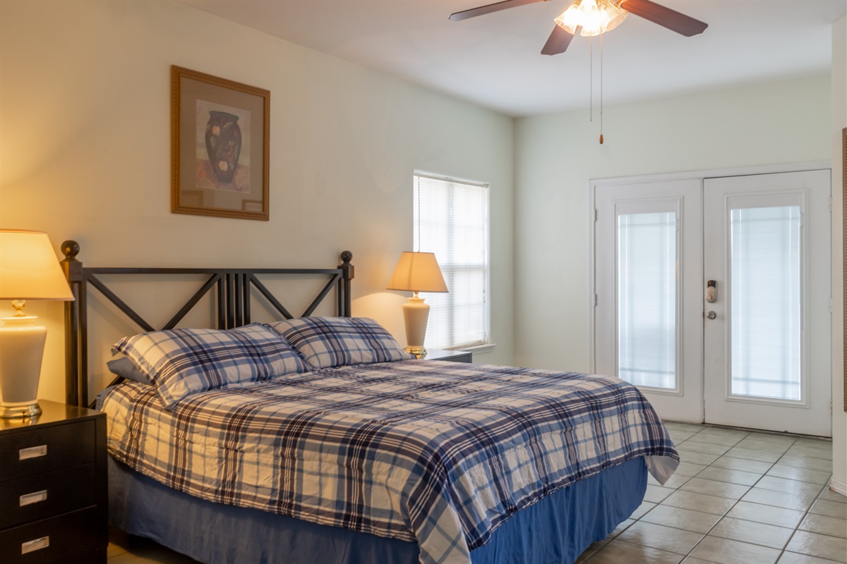 Master Bedroom (King Size Bed)