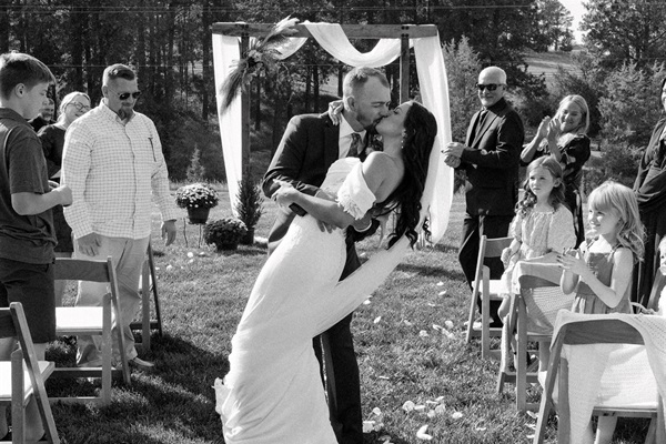 Picture your dream day here 💍✨ Our grounds played host to this magical micro-wedding, and we’re thrilled to share that small, intimate weddings & events (up to 50 guests) are welcome!