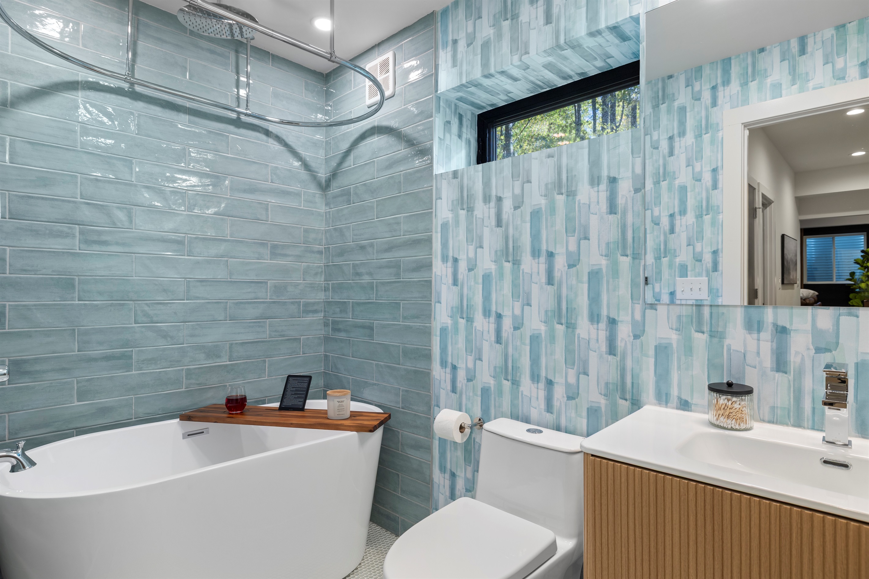 Bathroom #4 with Tub