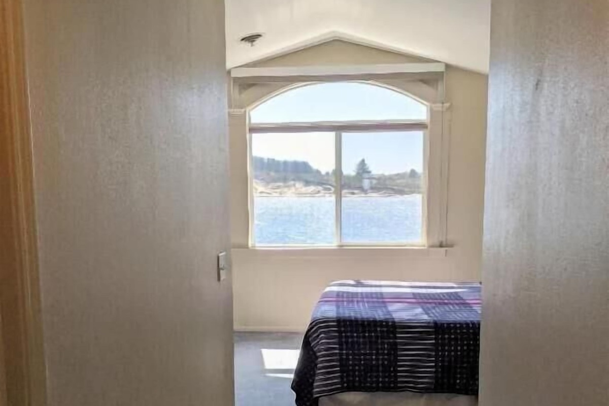 entry way to primary king bedroom