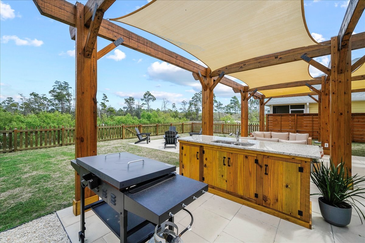 Outdoor propane grill and outdoor bar
