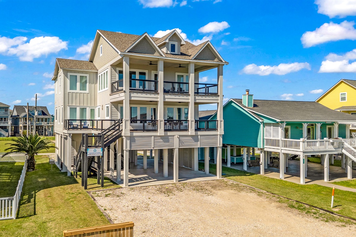 Costa Cristal Exterior: Bold and majestic, showcasing its striking architecture, and a spacious garage that complements the luxury design.