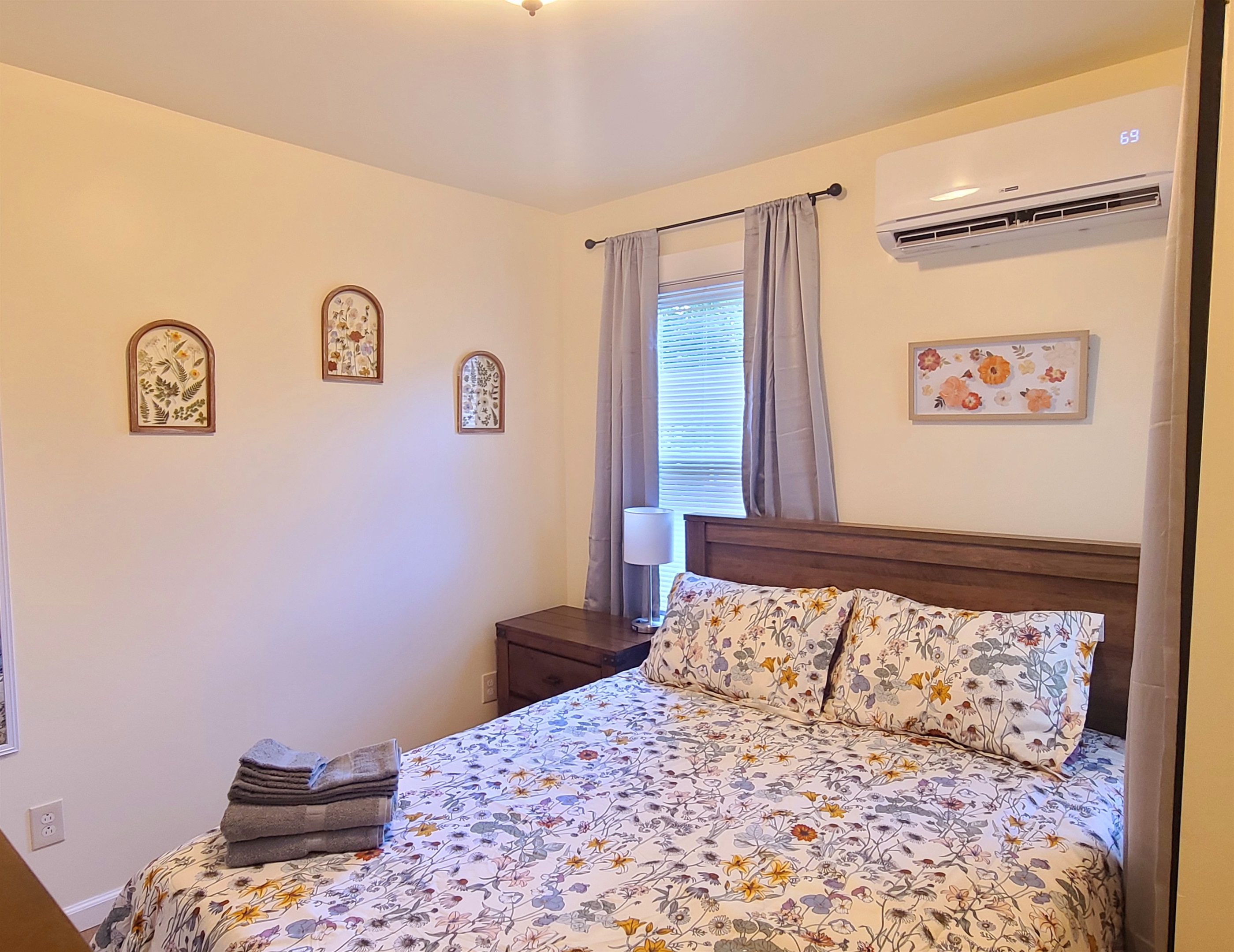 Queen bedroom #3 with SmartTV