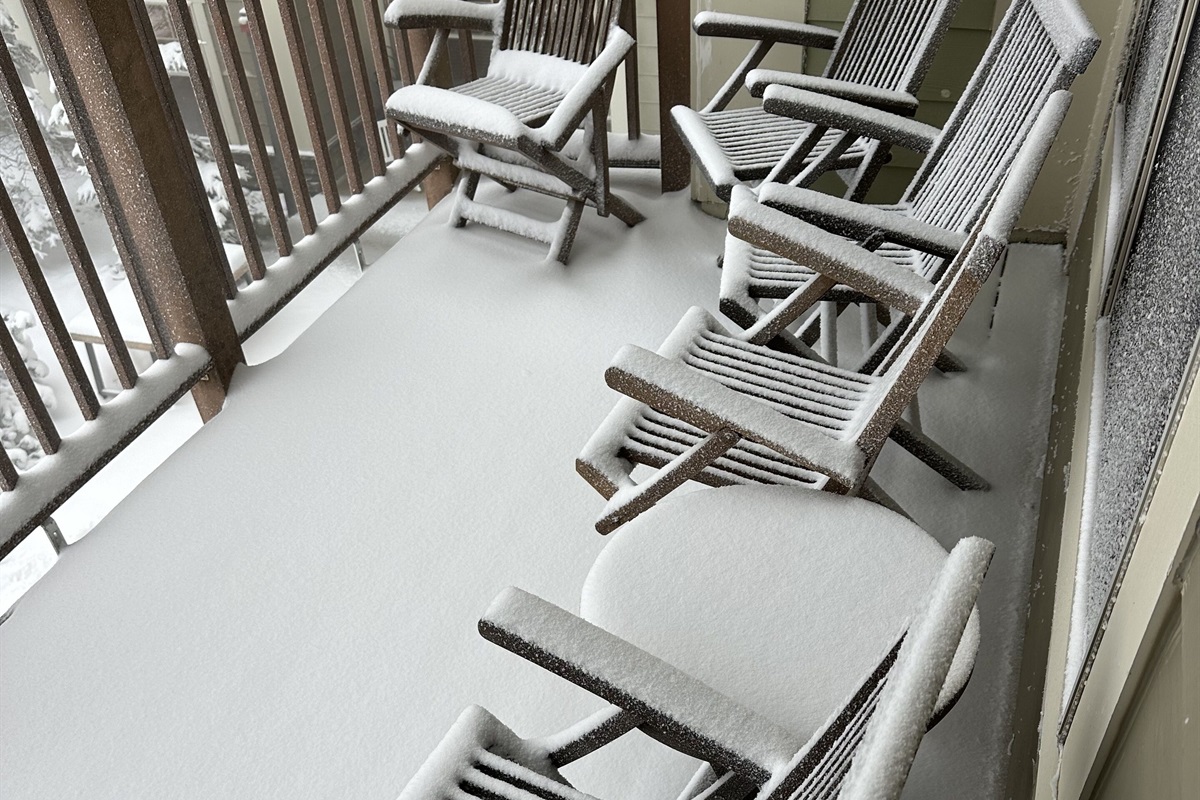 Large balcony with stunning mountain views.