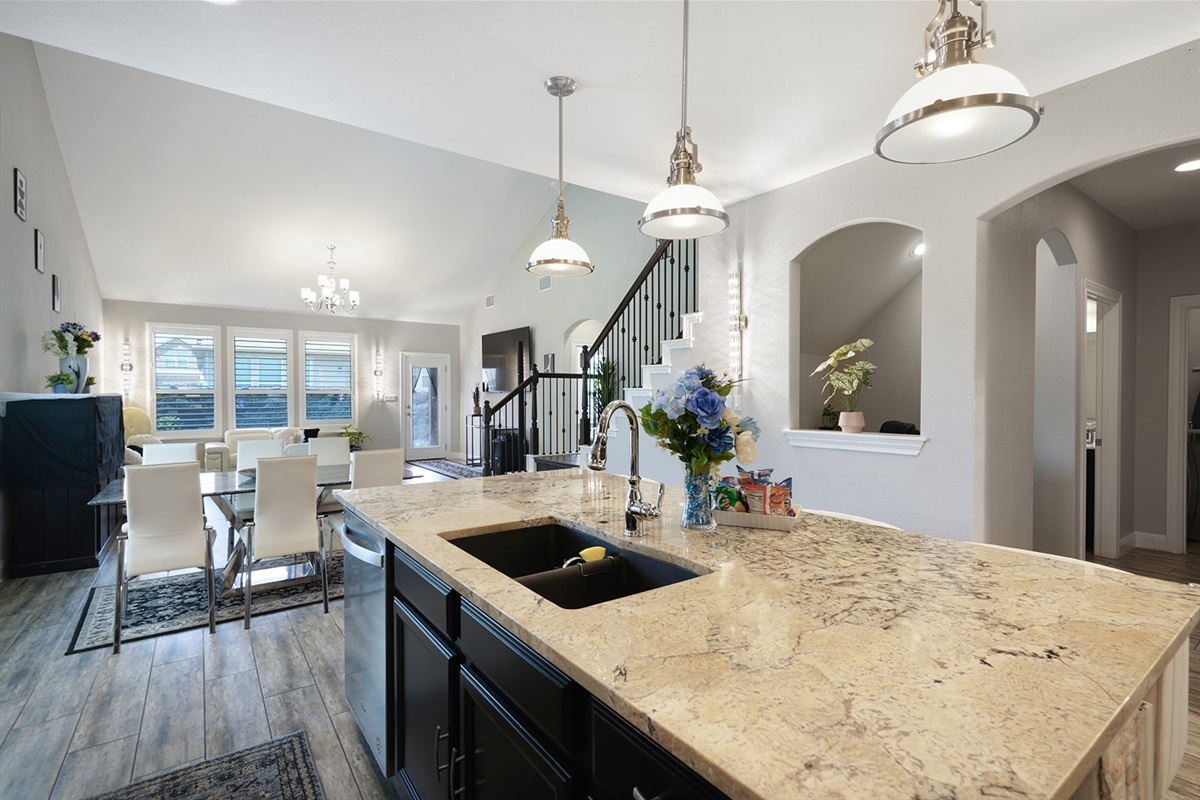 🍳 Kitchen + Dining “Relax, refresh, repeat — your outdoor escape awaits.”