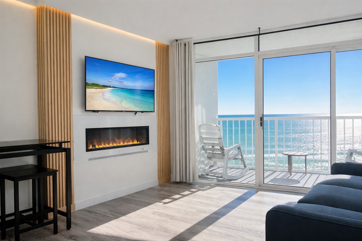 Modern and clean with. Beach Boho vib. Great views floor to ceiling glass.