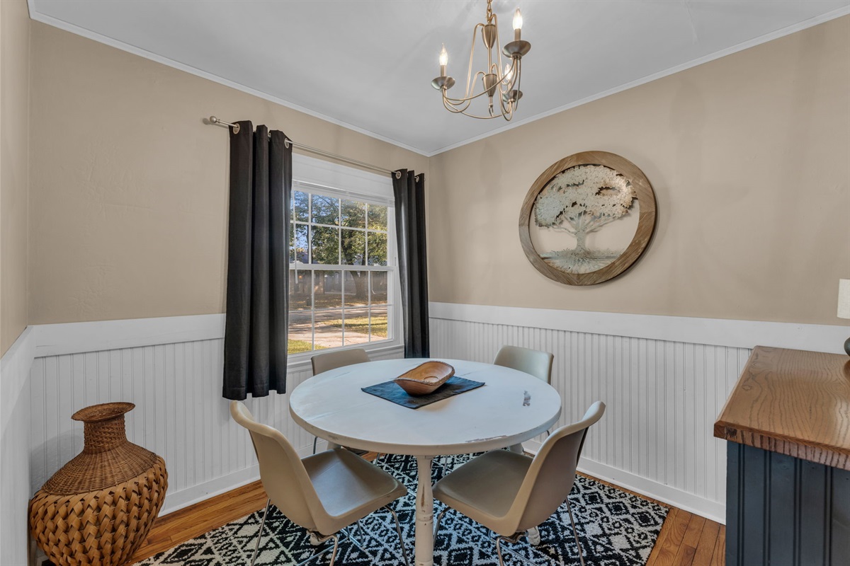 Our dining area comfortably seats four, creating a great spot for shared meals and conversations.