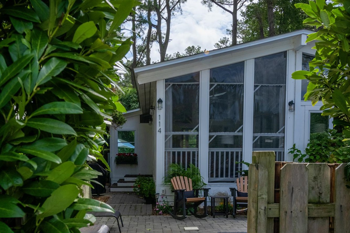 Entrance through the screen porch
