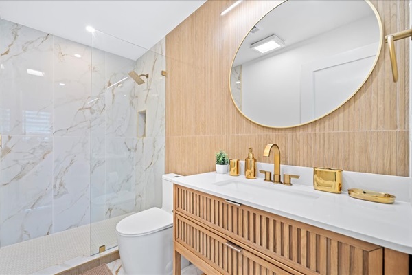 Guest Bedroom Bathroom 2