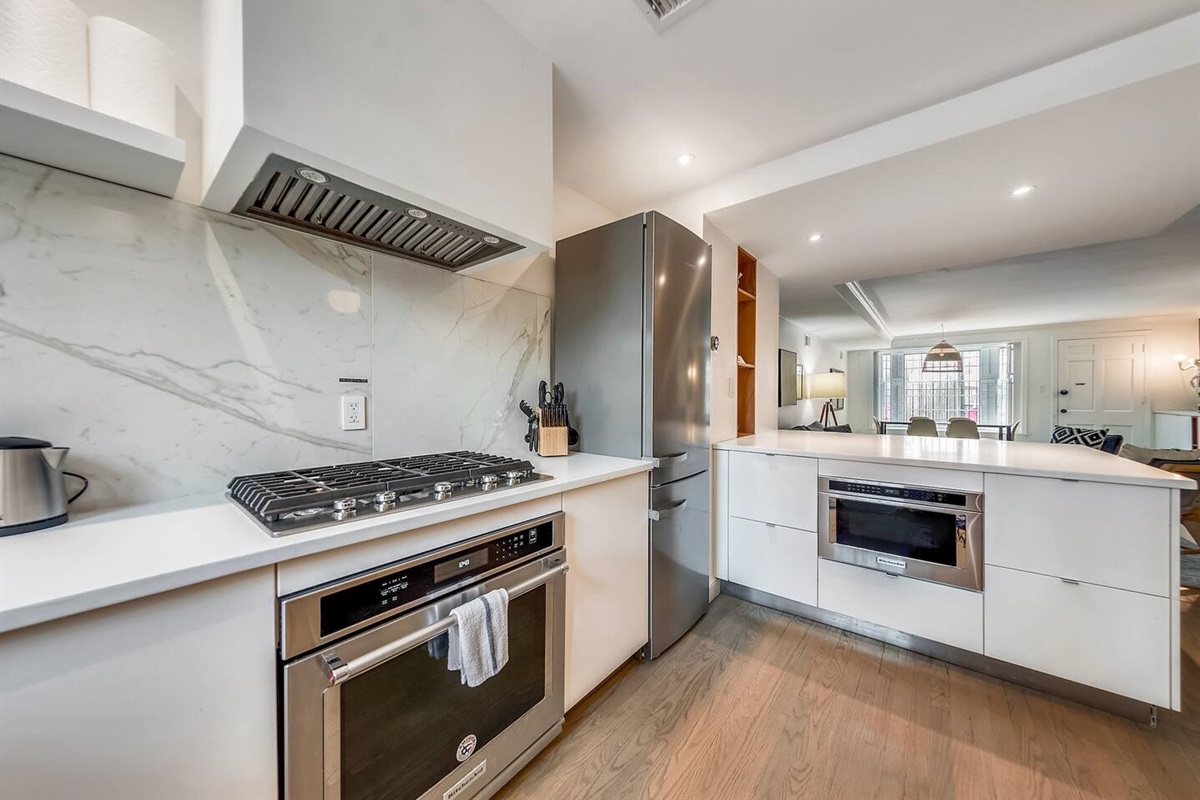 Kitchen: Stainless Steel KitchenAid Appliances, Gas Cooktop & Vent Hood.