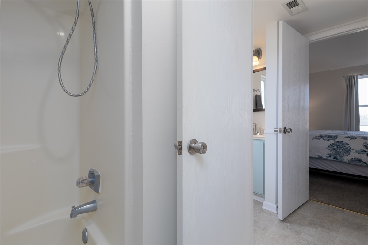 Full bathroom, with shower and tub