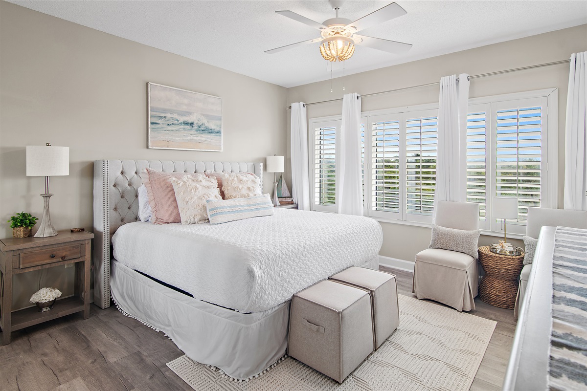 Tops'l Summit 405's Master Bedroom: King Bed, Smart TV, Private Updated Bathroom with Shower Tub Combo (sleeps 2)