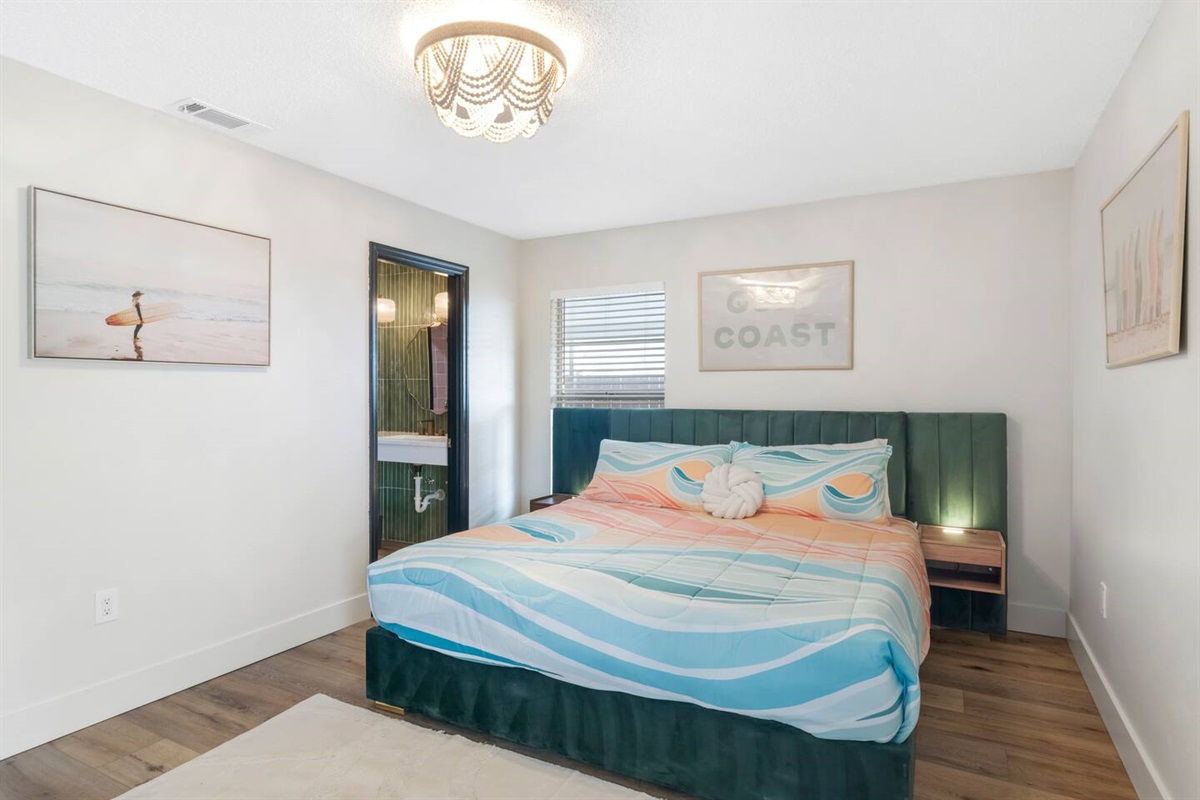 King Suite 3 with ensuite Bathroom, New Memory Foam Mattress, with Queen Murphy Bed (Sleeps 4), 40-in TV.