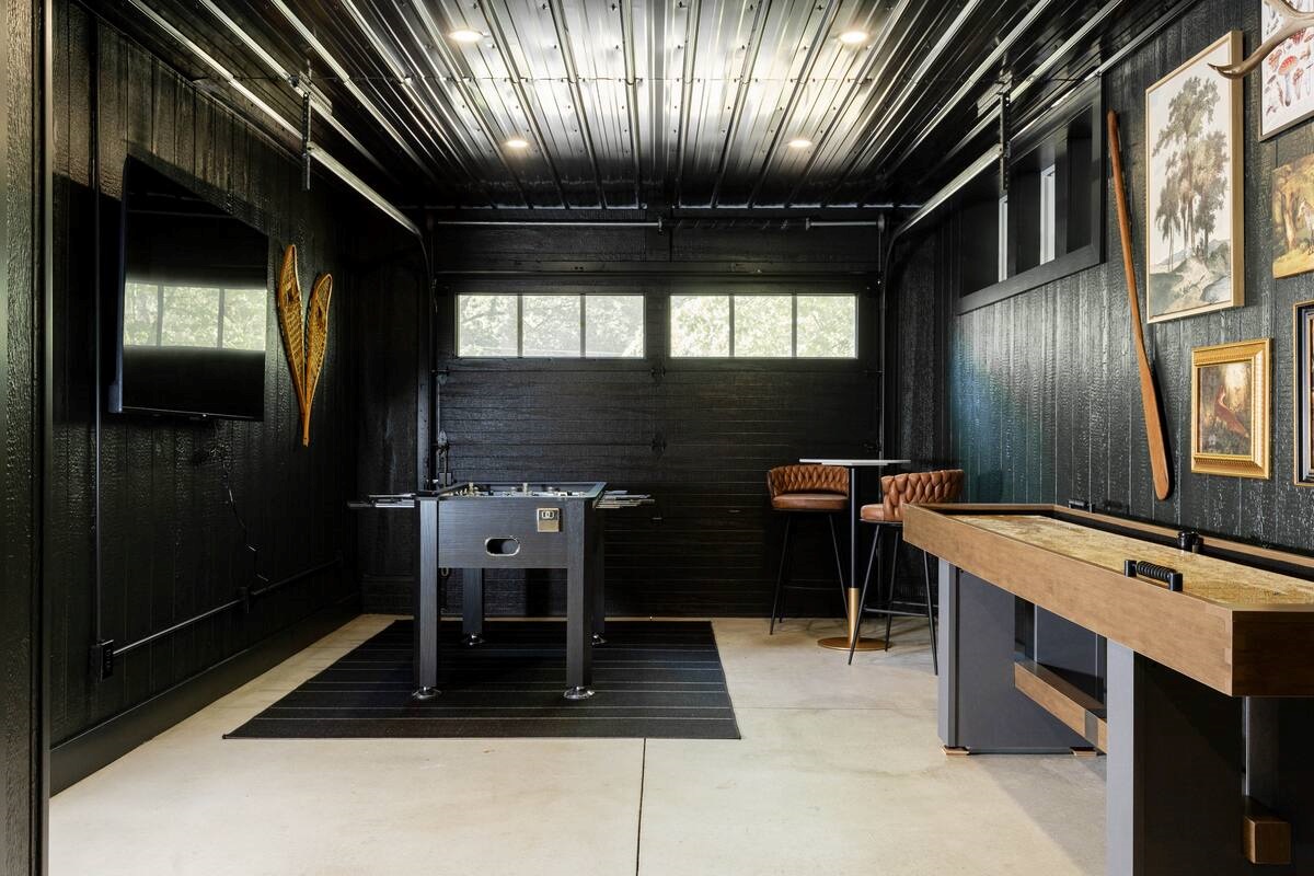 Game Room (Foosball, Arcade Games, Shuffleboard)