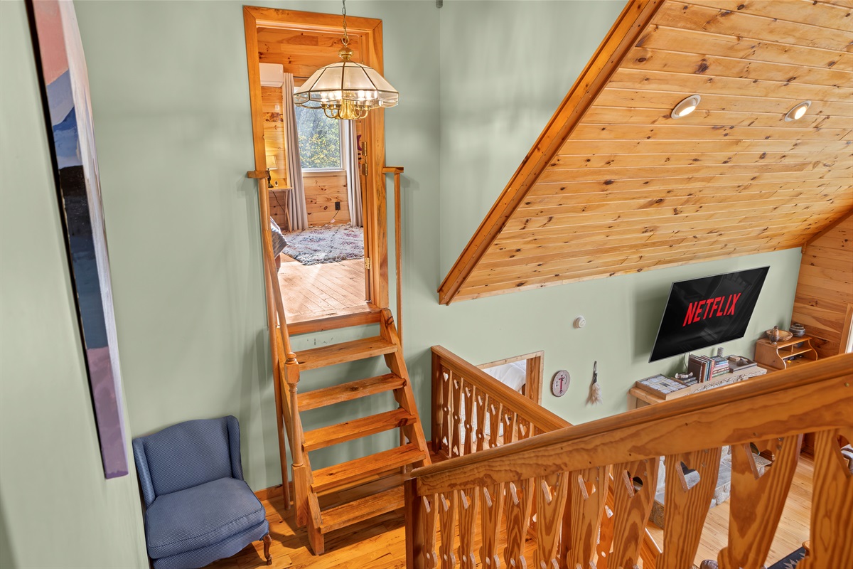 Loft Retreat: Bask in natural light and enjoy movie nights in your scenic mountain hideaway!