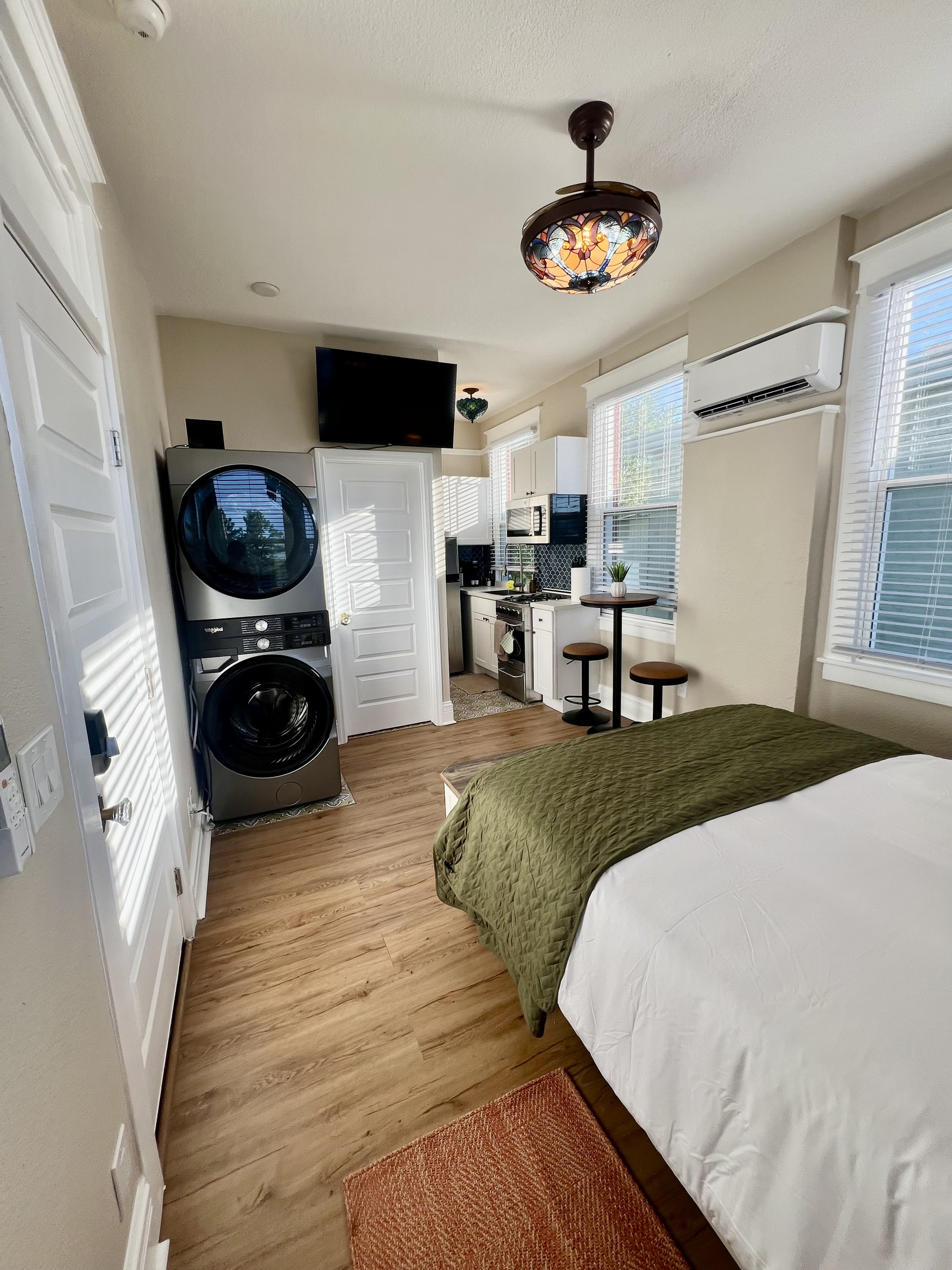 All the comforts of home, including your own in-suite laundry and brand new air-conditioning which keeps the apartment ice cold in the summer and warm in the winter.