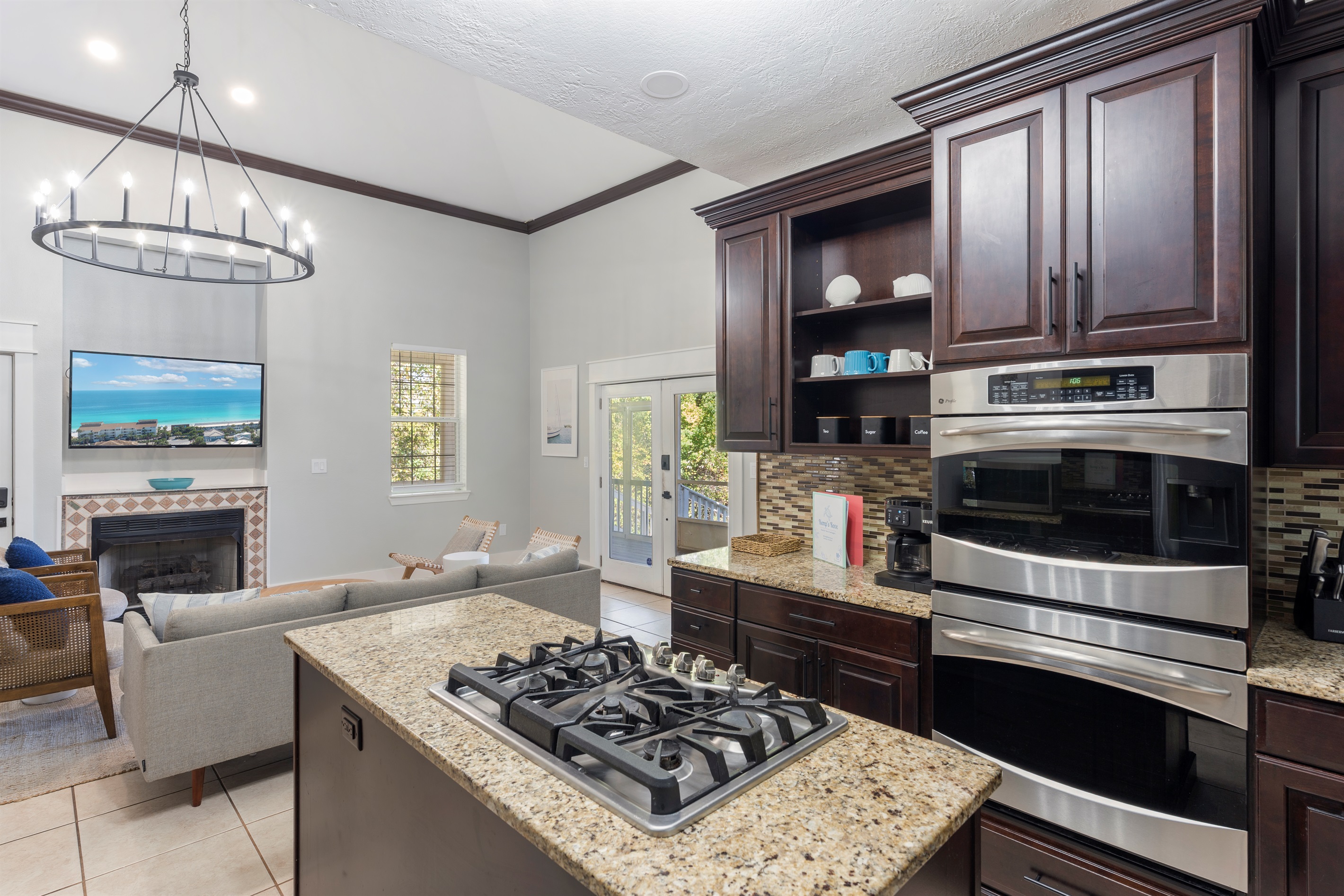 Double oven and gas stove for your all your cooking needs