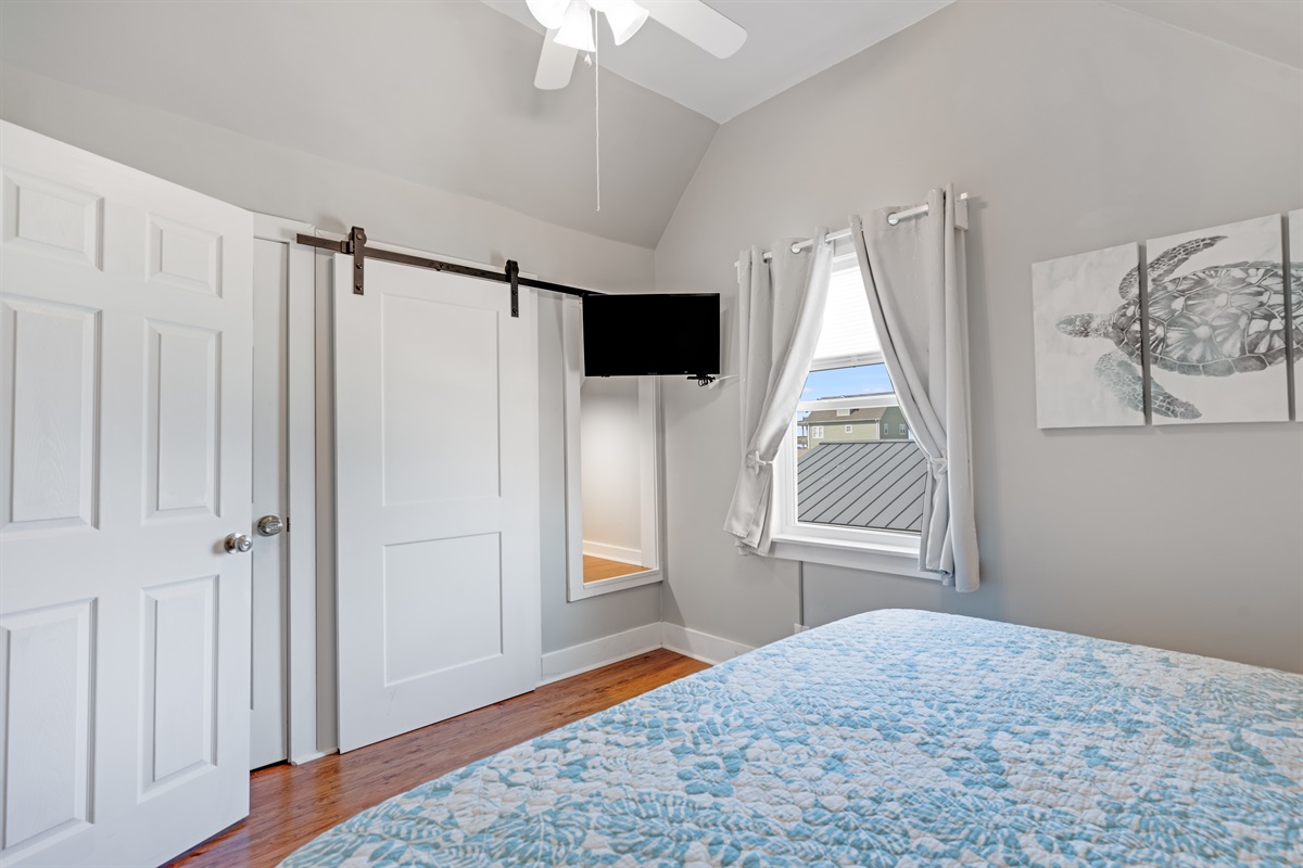 2nd Floor King Turtle Bedroom