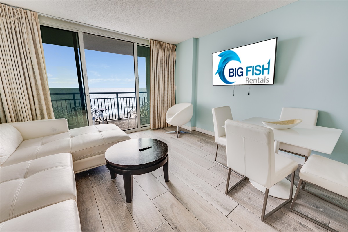 Living Room with Stunning Views🌊☀️