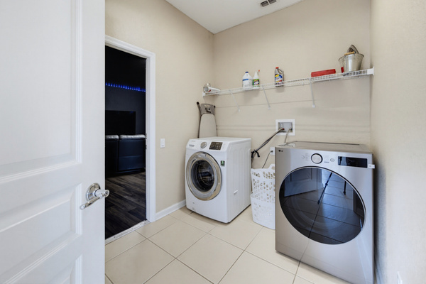 Full sized washer & dryer