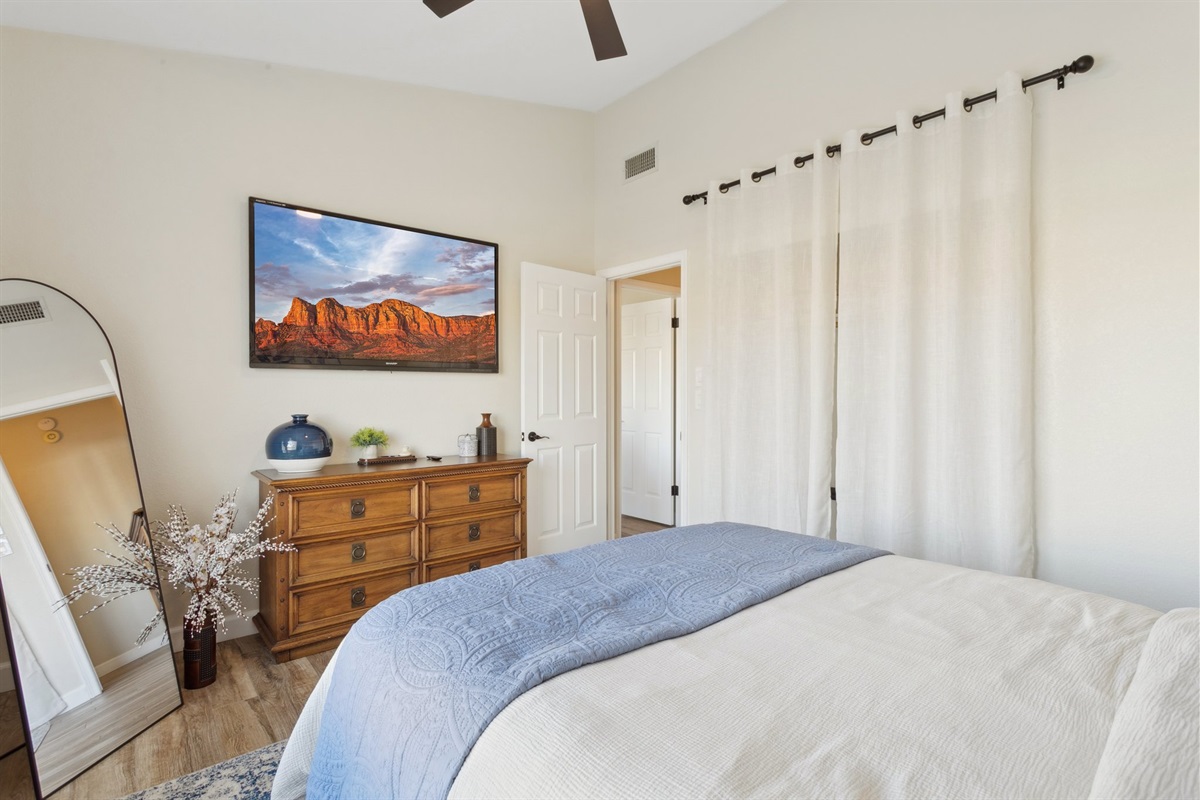 Lakefront Oasis w/ Pool & Hot Tub · Garden Lakes | 3 Bed 2 Bath — Lakefront Oasis w/ Pool & Hot Tub | 3b • 2bth, Avondale, Arizona — photo 34