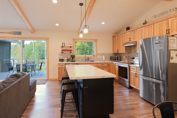 Meals taste better with a view like this.