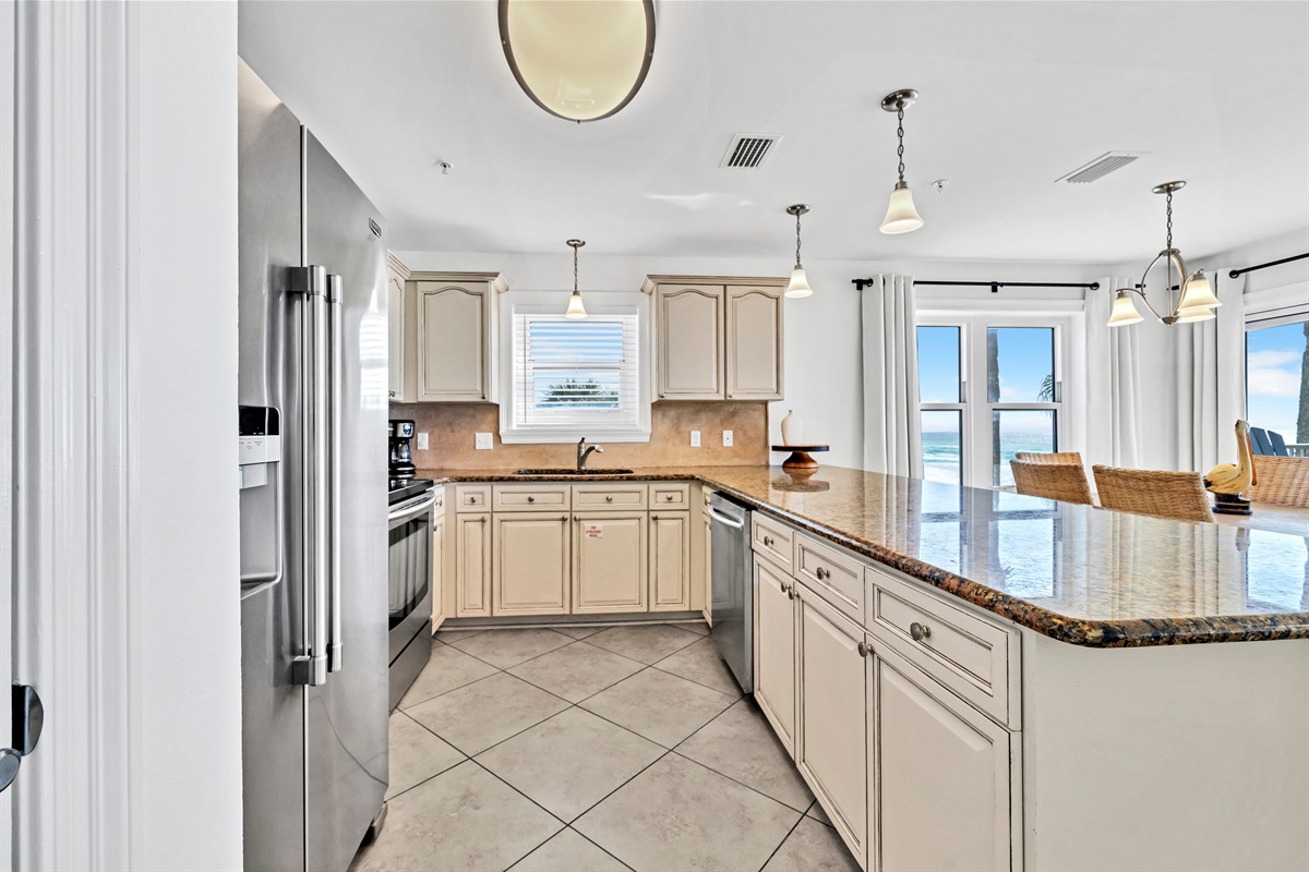Enjoy preparing home cooked meals in this spacious, fully-stocked kitchen while overlooking the shimmering Gulf of Mexico!