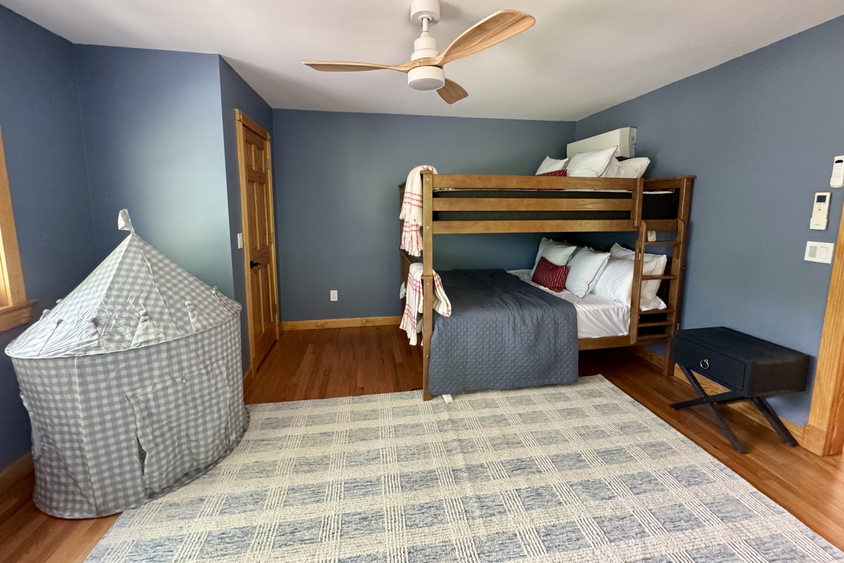 Bunk room perfect for kids and teens