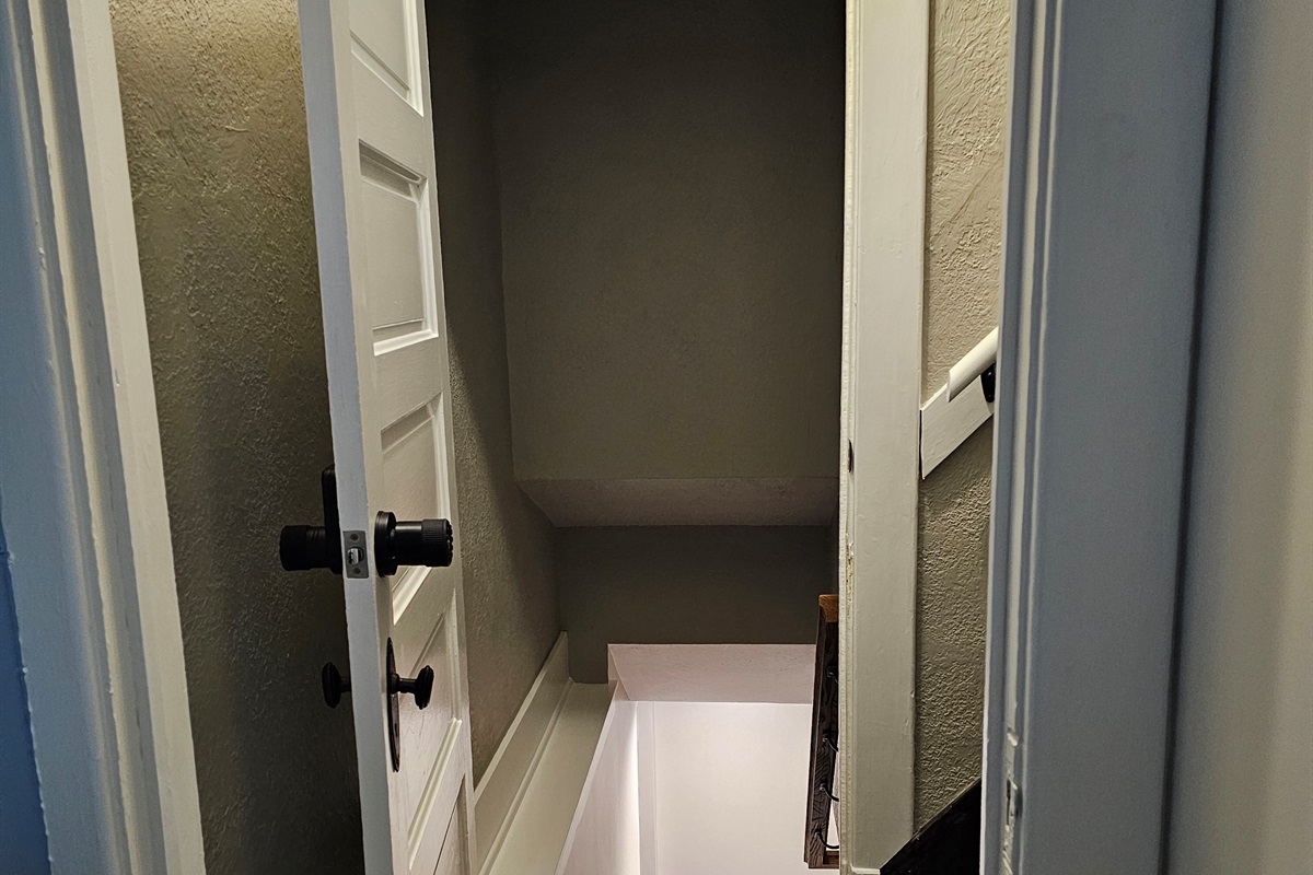 When you rent the Entire Property, you'll have interior access connecting the  Main Floor to the Garden Suite.