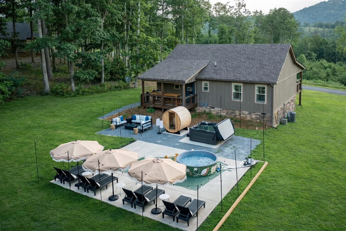 Your private outdoor oasis: sauna, hot tub, cowboy pool, and lounge spaces designed for unforgettable mountain moments.
