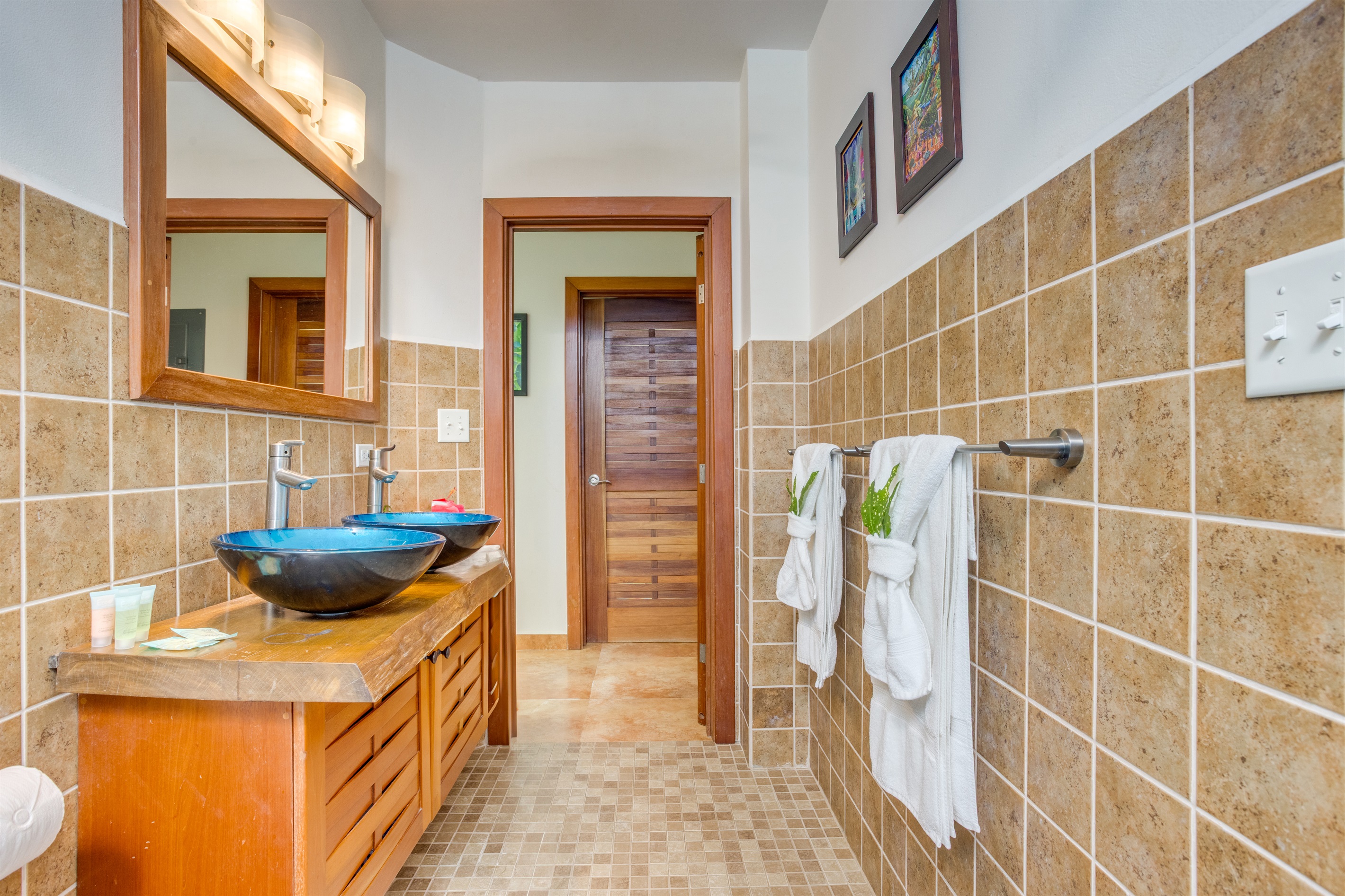 Main Bedroom ensuite bathroom with double sinks